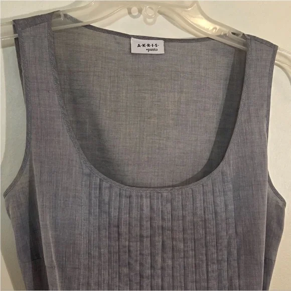Gray Sleeveless Pleated Top - Picture 2 of 7
